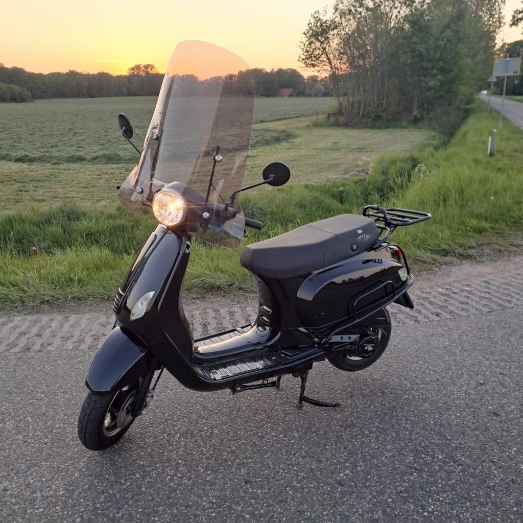 Iva lux 50, Zo goed als nieuw, Benzine, Maximaal 25 km/u, Ophalen