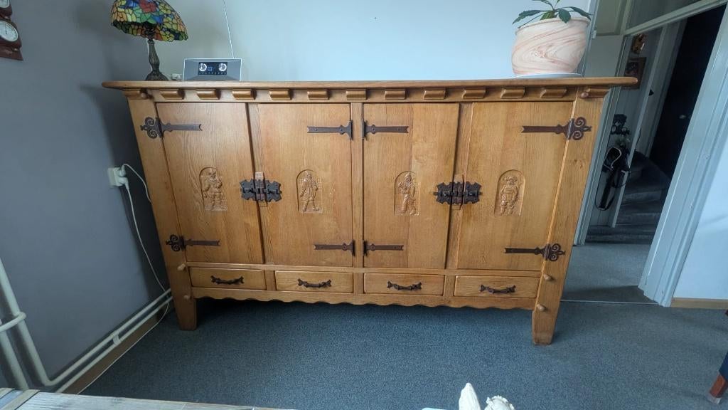 Eiken kast, Ophalen