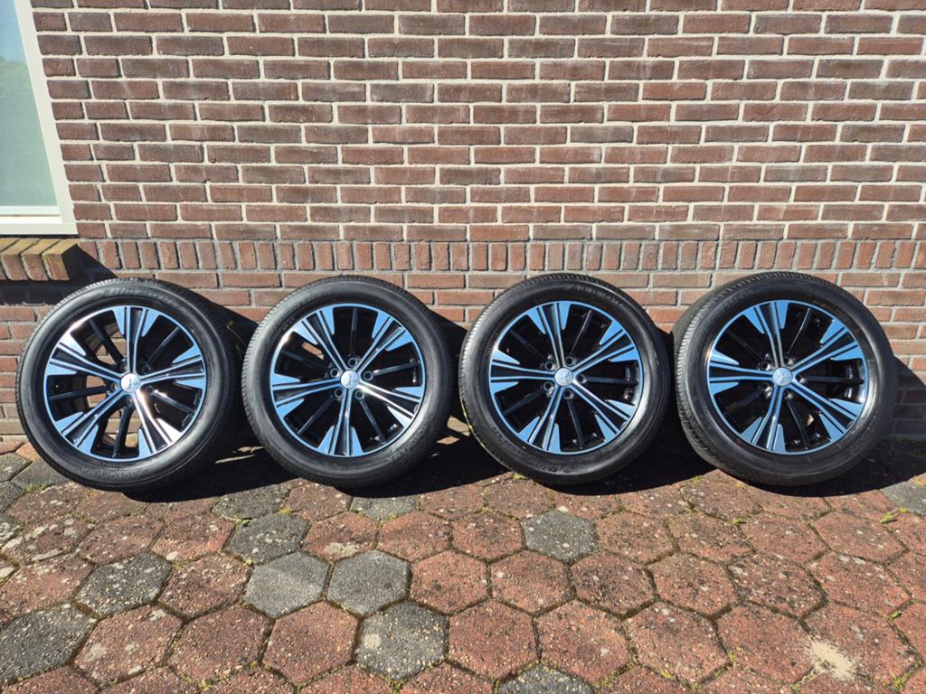 Mitsubishi 18 225/55R18, Auto-onderdelen, Banden en Velgen, Ophalen, 18 inch, Gebruikt, Banden en Velgen