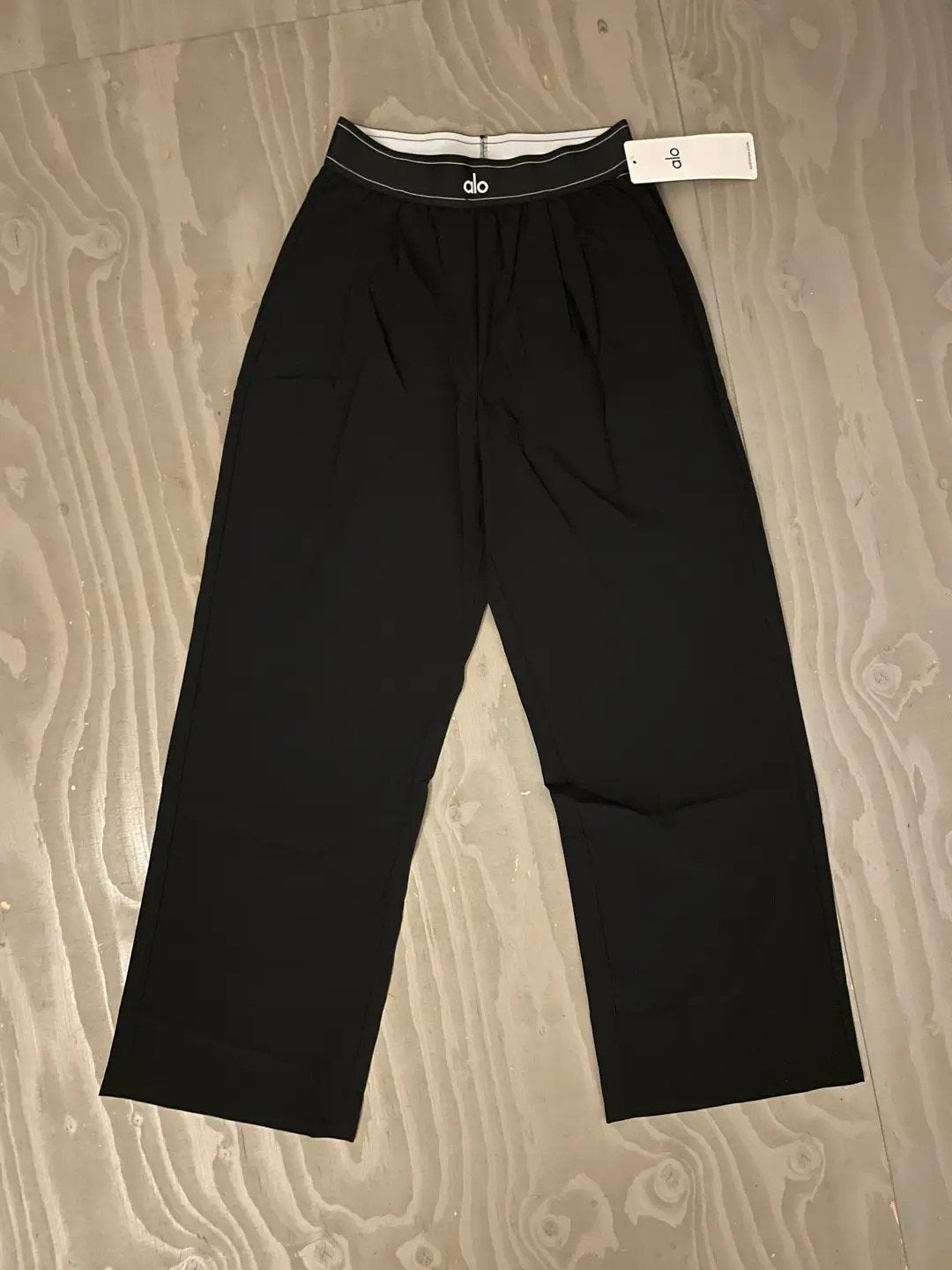 Alo Yoga Broek Suit Up Zwart Maat M Nieuw met tags, Maat 38/40 (M), Zwart, Nieuw, Ophalen of Verzenden