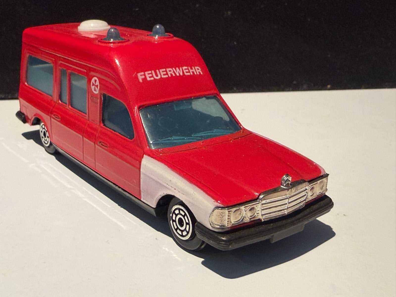 Mercedes Ambulance Speelgoedauto - Rood/Wit, Ophalen of Verzenden, Gebruikt