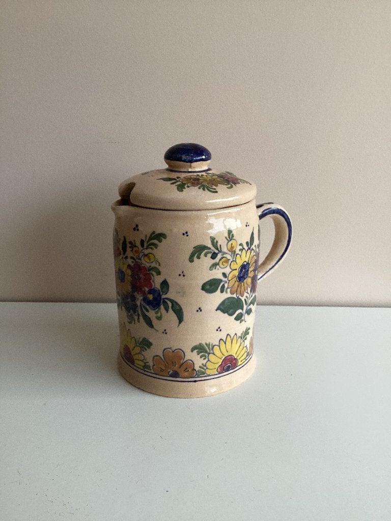 Aardewerk schenkkan met deksel van "Oud Delft" floraal decor, Ophalen of Verzenden