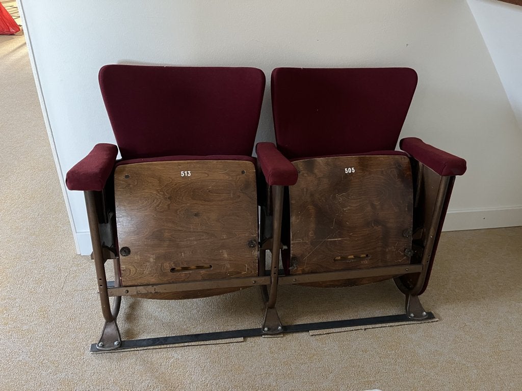 oude bioscoop-theaterstoelen, Ophalen