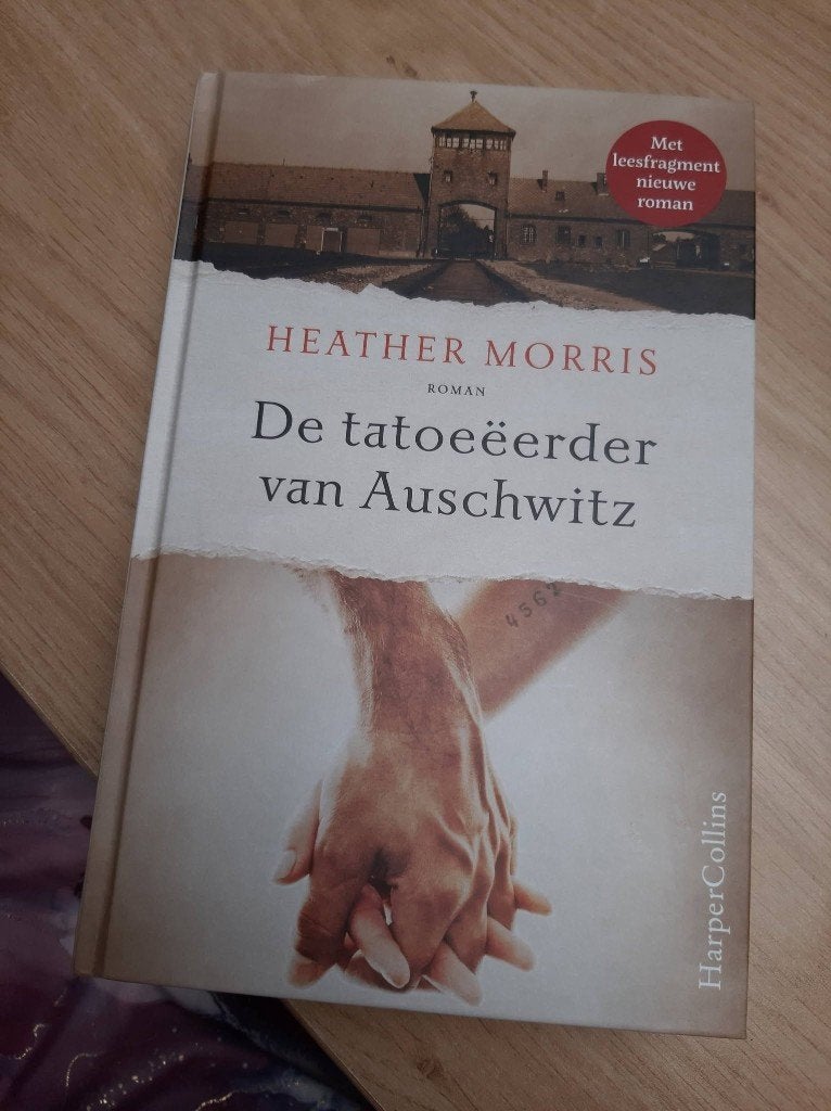De tattoeeerder van Auschwitz -- Heather Morris, Tweede Wereldoorlog, Heather Morris, Ophalen of Verzenden, Zo goed als nieuw