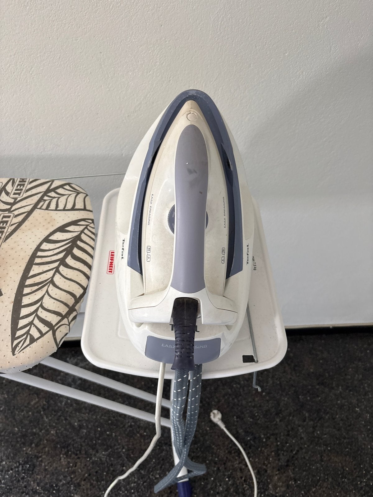 Tefal Stoomstrijkijzer/Stoomgenerator met Strijkplank, Witgoed en Apparatuur, Strijkijzers en Strijkplanken, Ophalen, Gebruikt