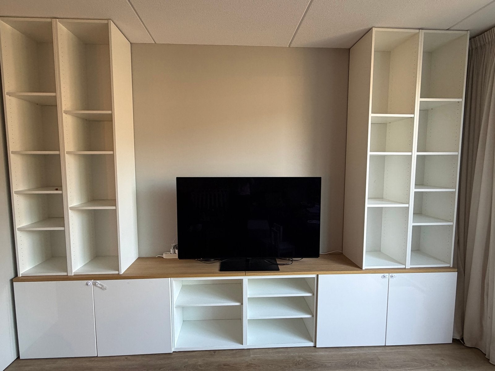 kastenwand van ikea Besta en Billy kasten, Ophalen, Gebruikt, 200 cm of meer, 25 tot 50 cm