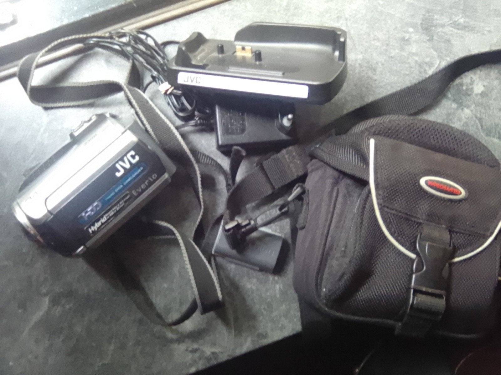 JVC Everio HD Hybrid Camcorder - nette staat, Harde schijf, JVC, 20x of meer, Ophalen of Verzenden