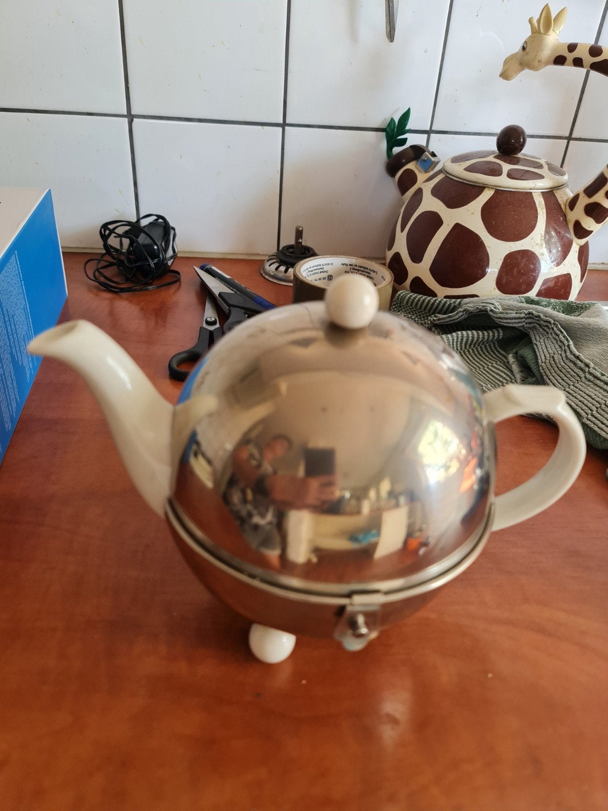 Witte theepot met theelicht houder, Theepot/fluitketel, Ophalen of Verzenden, Zo goed als nieuw, Steen/keramiek