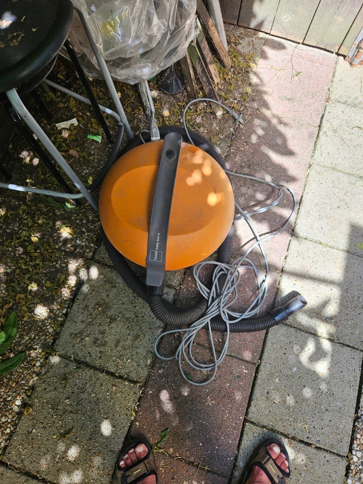 Taski Baby Bora stofzuiger, Ophalen