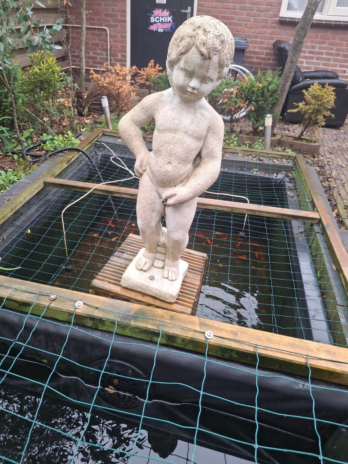 tuinbeeld met klein vijver pompje, Ophalen