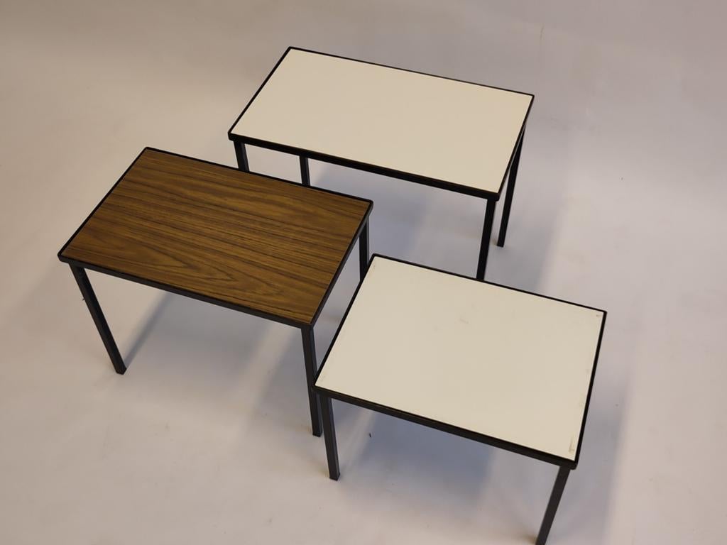 Vintage set tafeltjes miniset nesting tables metaal hout, Overige houtsoorten, Gebruikt, 50 tot 100 cm, .