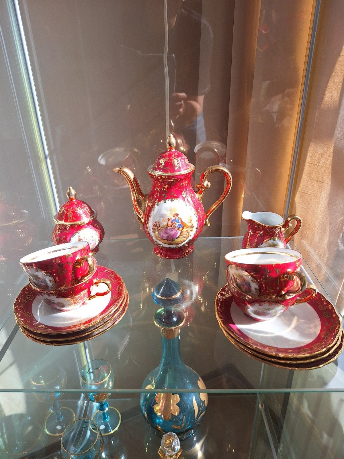 Prachtig porseleinen theeservies - rood met goud en decor, Antiek en Kunst, Ophalen