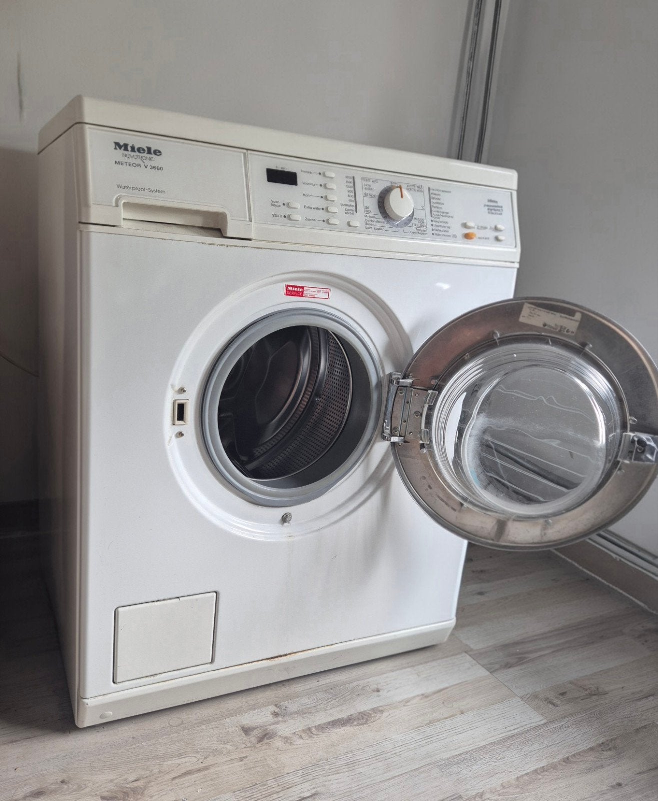 Betrouwbare Miele Novotronic Meteor V3660 wasmachine te koop, Ophalen, 1200 tot 1600 toeren, Gebruikt, 4 tot 6 kg