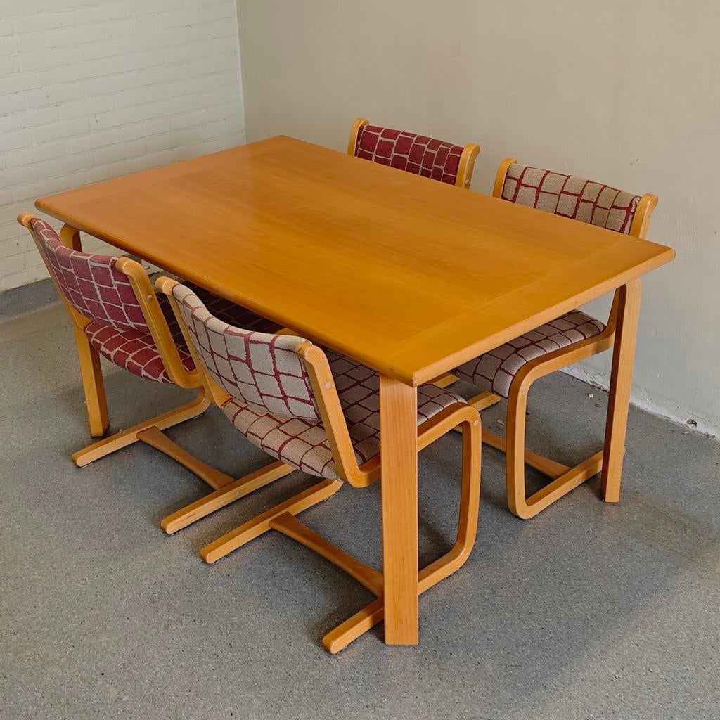 Eettafel / eetkamer stoelen set Club8 Denmark, Huis en Inrichting, Ophalen, Zo goed als nieuw, 4 tot 6 stoelen, Onbekend