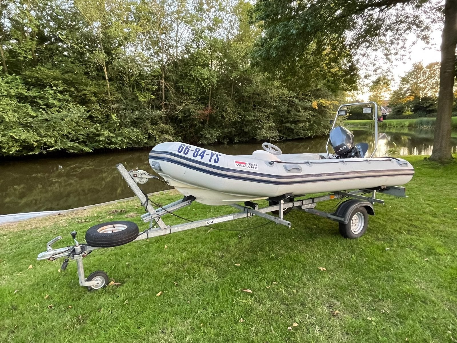 Nette Valiant D-380 RIB met Yamaha 20 pk 4-takt inc trailer, Watersport en Boten, Ophalen, Zo goed als nieuw, Buitenboordmotor