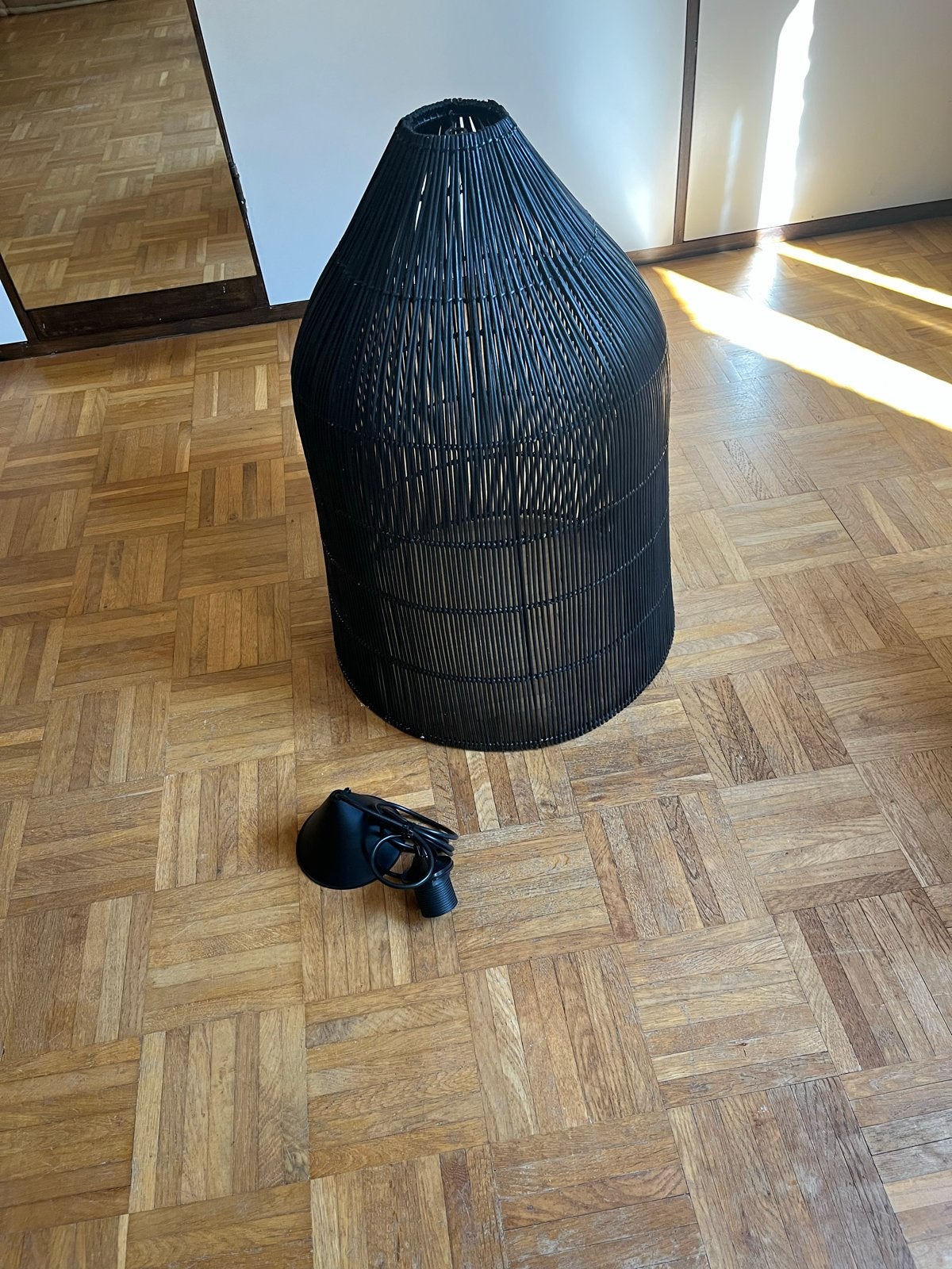 Stijlvolle rieten eettafellamp - Zwart design, Huis en Inrichting, Lampen | Hanglampen, Ophalen, Nieuw, Natuurlijk materiaal, E27 (groot)