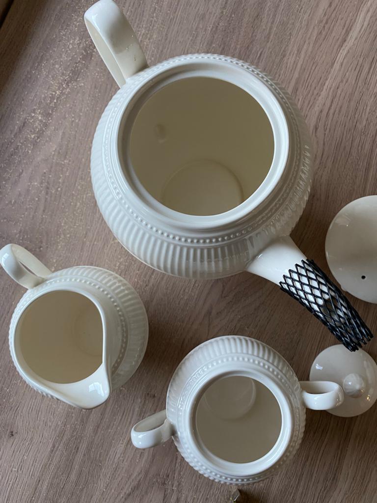 Wedgwood Windsor theepot, suikerpot, melkkannetje - ongebrui, Keramiek, Overige typen, Ophalen of Verzenden, Zo goed als nieuw