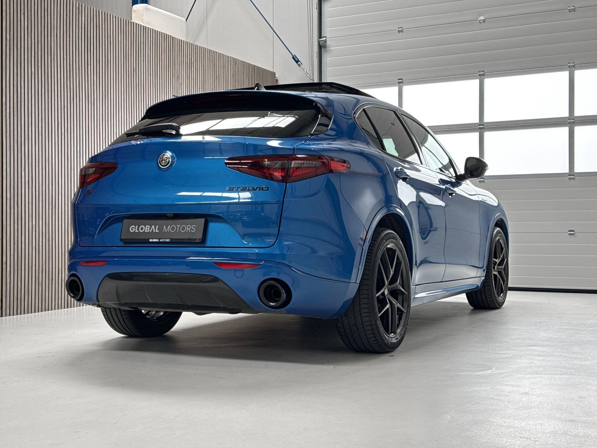 Alfa Romeo Stelvio 2.0 T AWD Veloce 280 PK - FACELIFT - PANO, Auto's, Automaat, Euro 6, 4 cilinders, Blauw