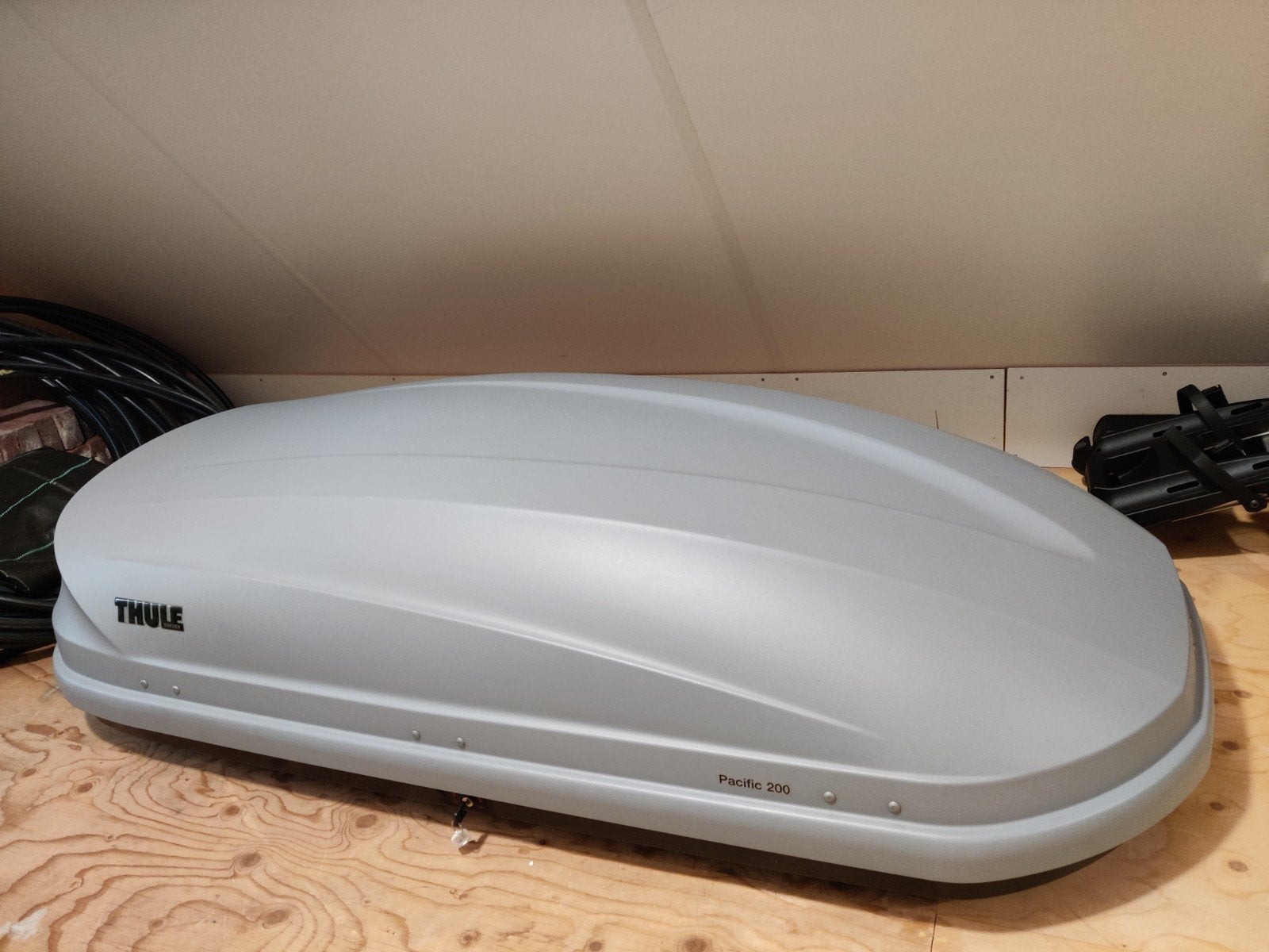 Thule pacific 200 dakkoffer grijs, Ophalen, Zo goed als nieuw