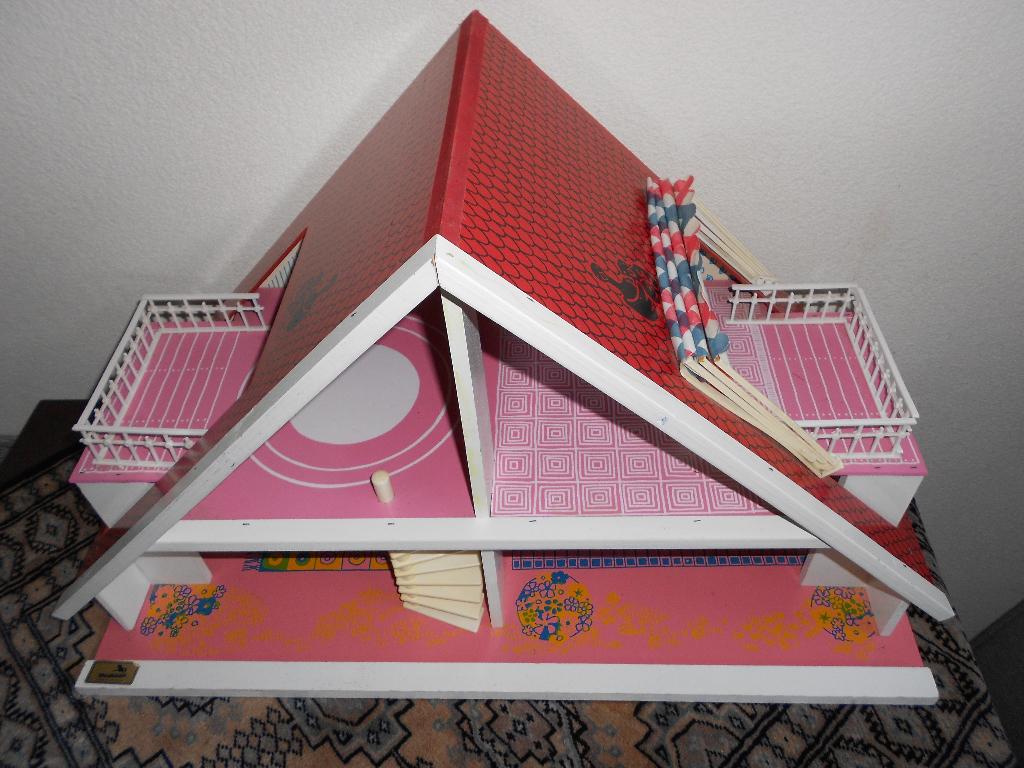 pop  poppenhuis inkl., Ophalen, Zo goed als nieuw, Poppenhuis