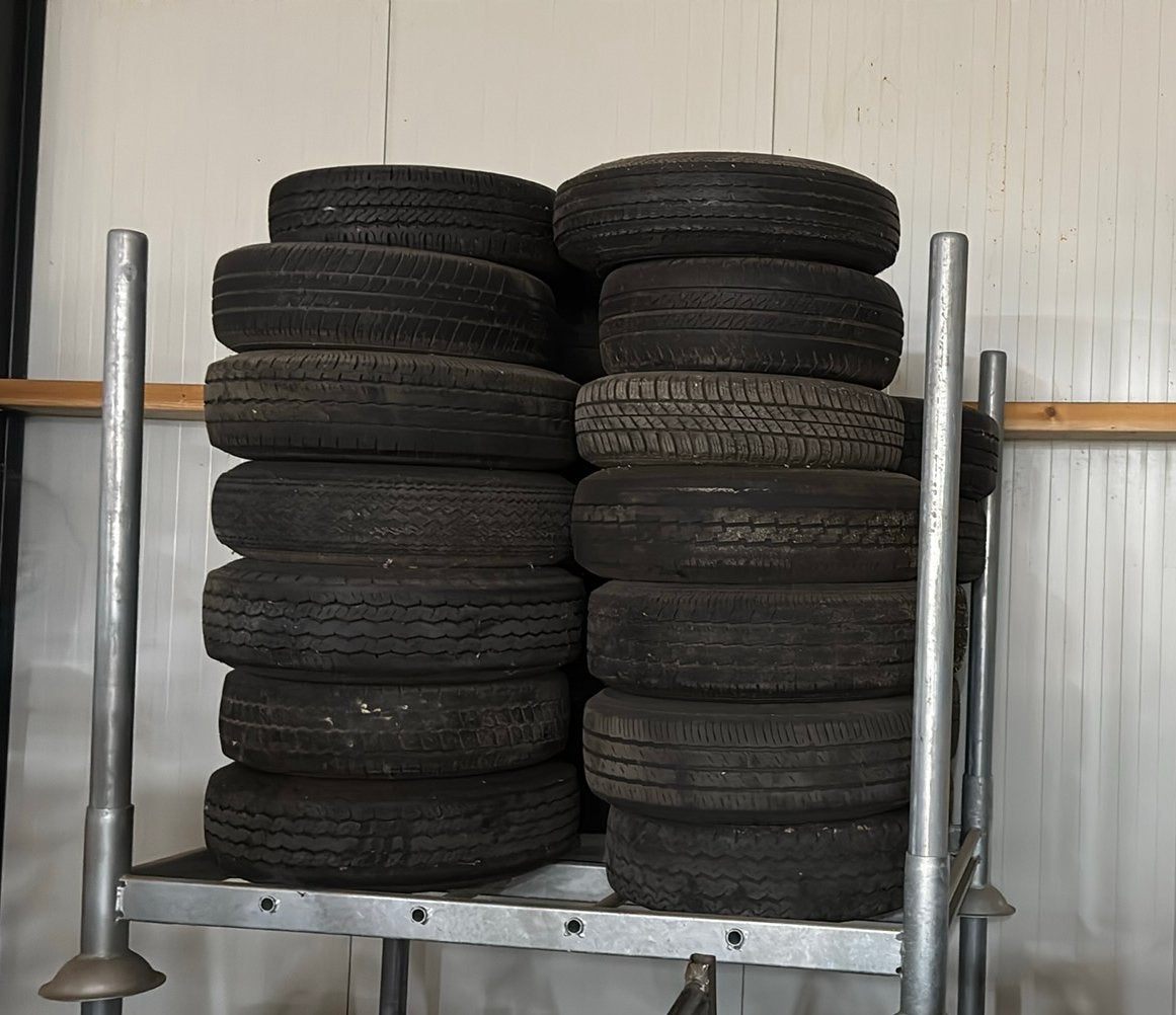 Gratis af te halen 50 banden met velg aanhangerbanden, Ophalen, Gebruikt