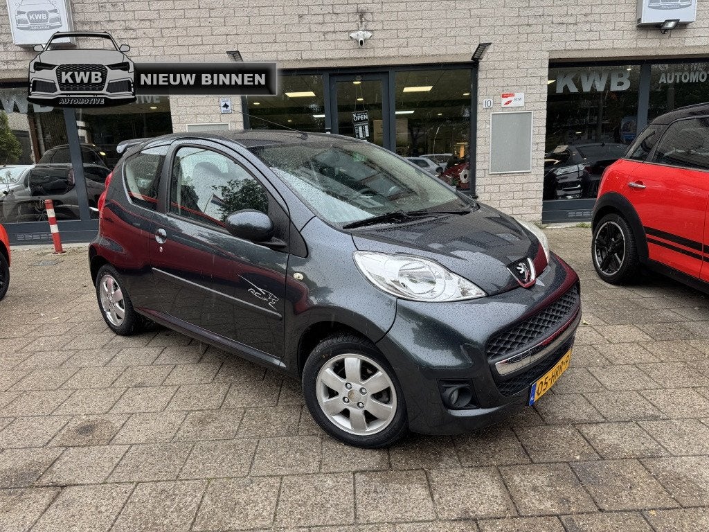 Peugeot 107 1.0-12V 3Drs Airco 4Nw Banden Carplay NAP, Auto's, Gebruikt, Metallic lak, 4 stoelen, 68 pk