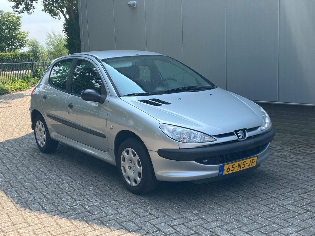 Peugeot 206 1.4 5D 200 Grijs 124.000km origineel apk 02-2027, Auto's, Voorwielaandrijving, Stof, 31 €/maand, 4 cilinders