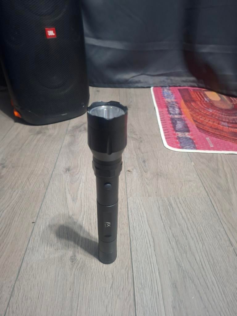 Zaklamp met fel licht, batterijen moet te vorden vervangen, Caravans en Kamperen, Ophalen of Verzenden