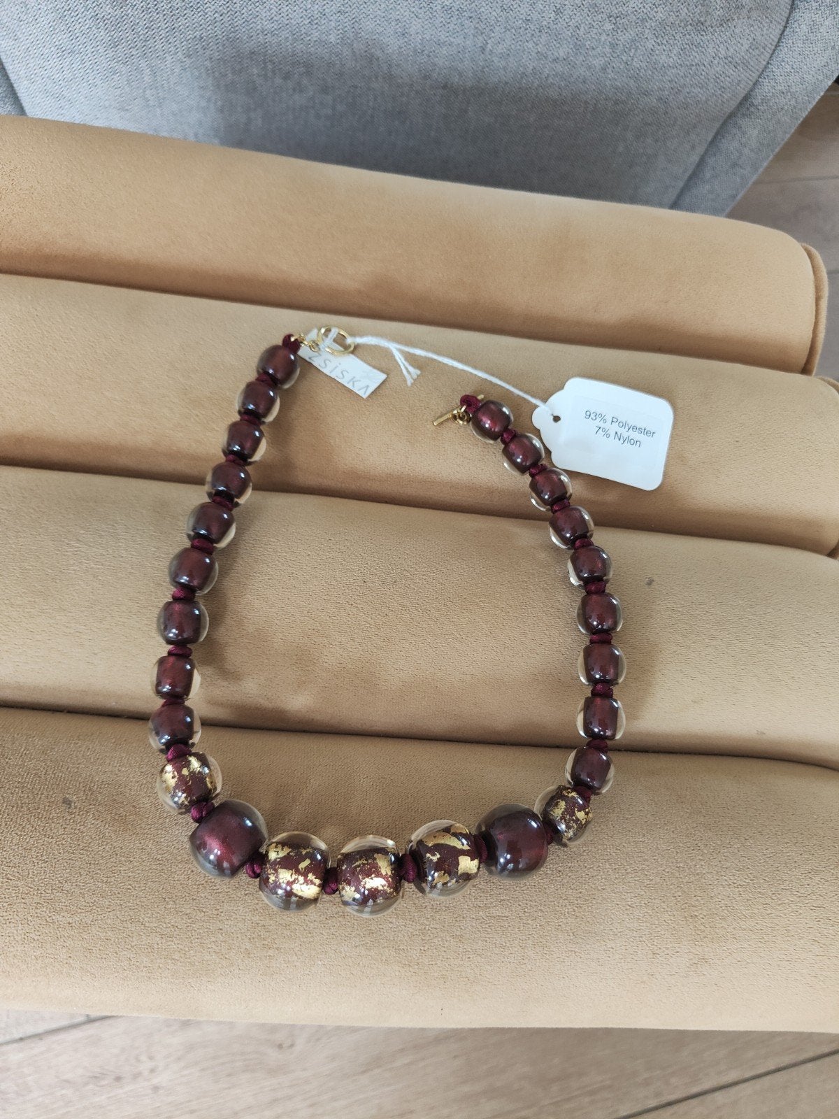 Nieuwe ZSISKA ketting met bordeauxrode en gouden kralen, Ophalen of Verzenden, Nieuw, Rood, Kunststof