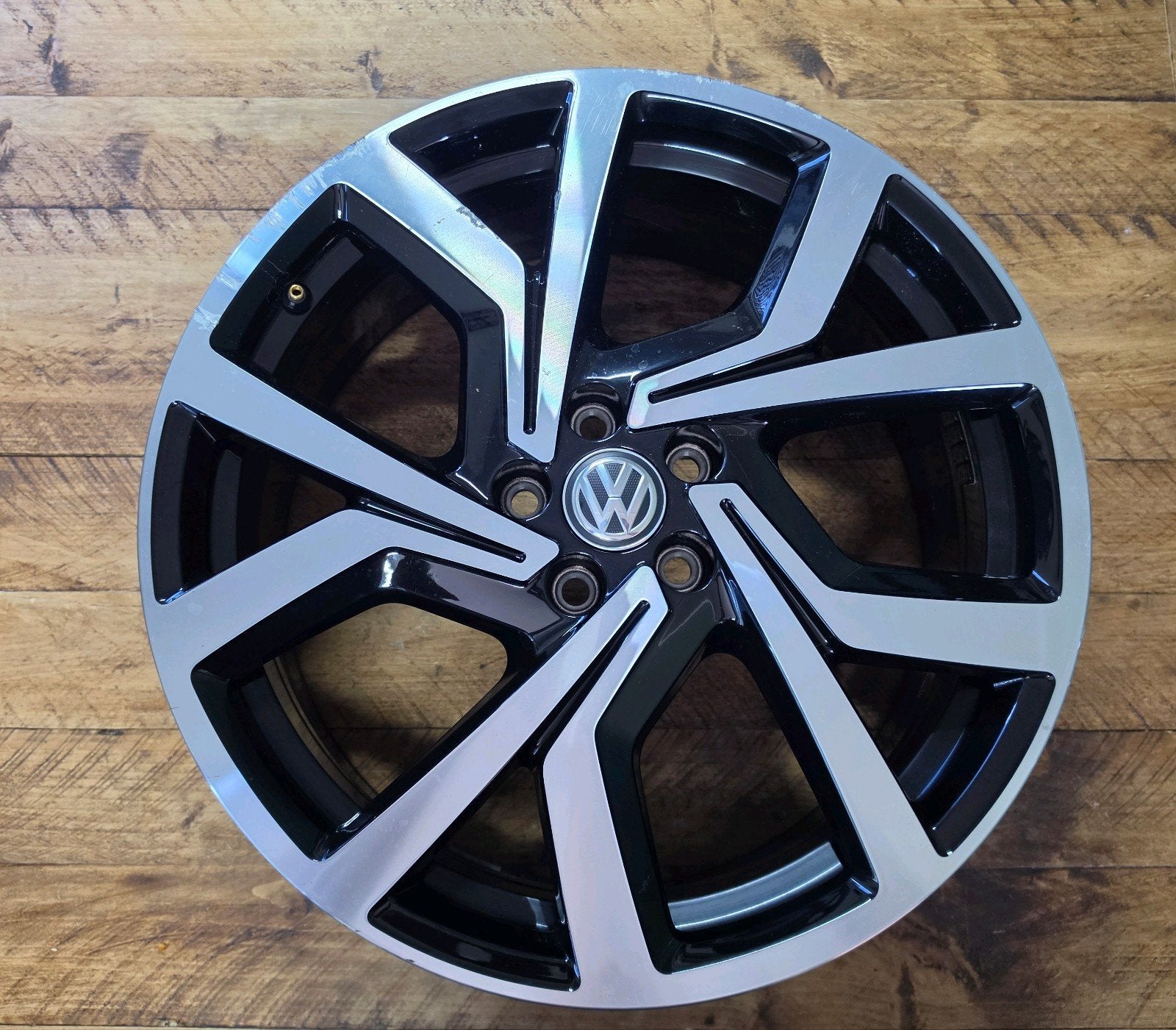 VW POLO GTI BRESCIA 18 inch velg. 5x100. 2G0601025AC, Auto-onderdelen, Banden en Velgen, 18 inch, 215 mm, Velg(en), Ophalen of Verzenden