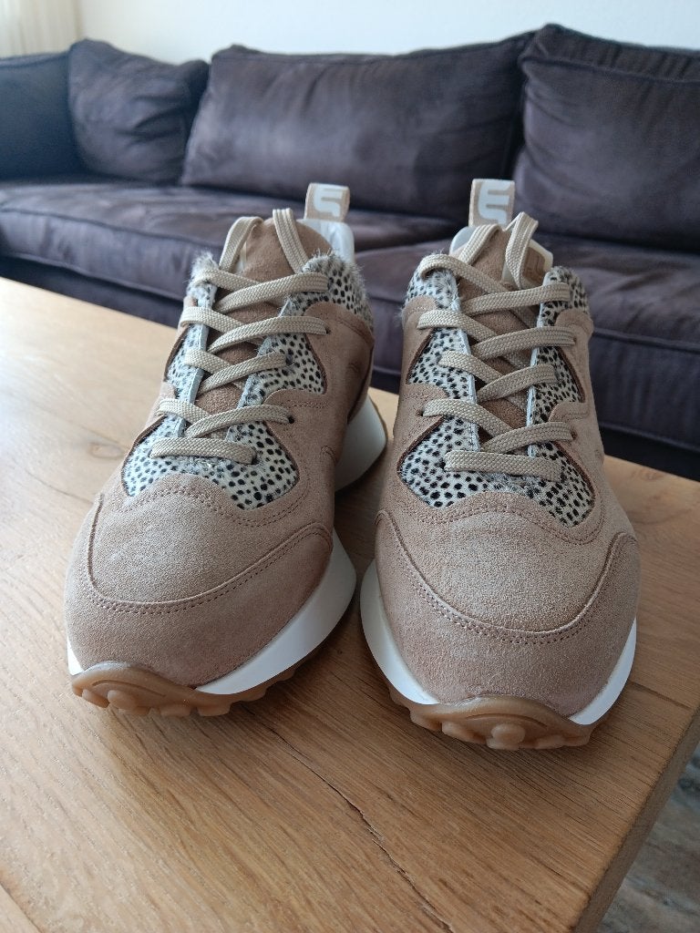 Sneakers Maruti maat 38 nieuw!, Beige, Nieuw, Ophalen of Verzenden, Sneakers of Gympen