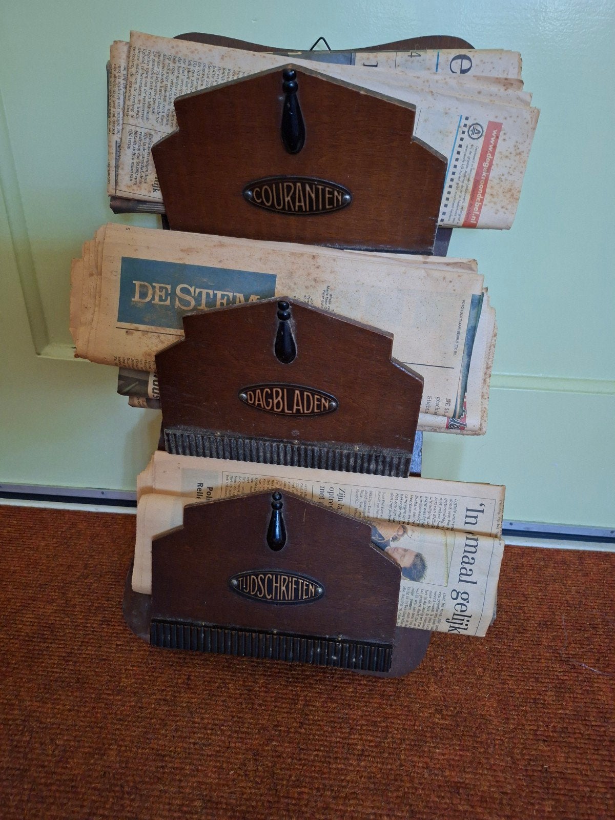 Vintage houten kranten- en tijdschriftenhouder, Ophalen
