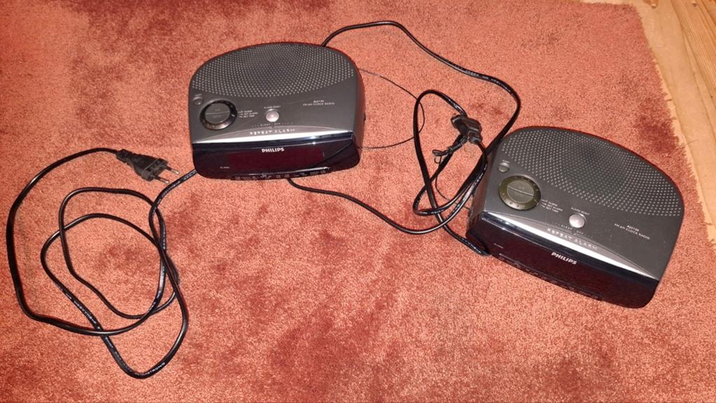 2x Oude Philips wekkerradio - Functioneel en Compact, Audio, Tv en Foto, Radio's, Gebruikt, Radio, Ophalen of Verzenden