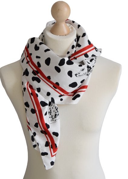 Vintage designer foulard, shawl, dalmation, Verzenden, Maat 46/48 (XL) of groter, Zo goed als nieuw, Sjaal