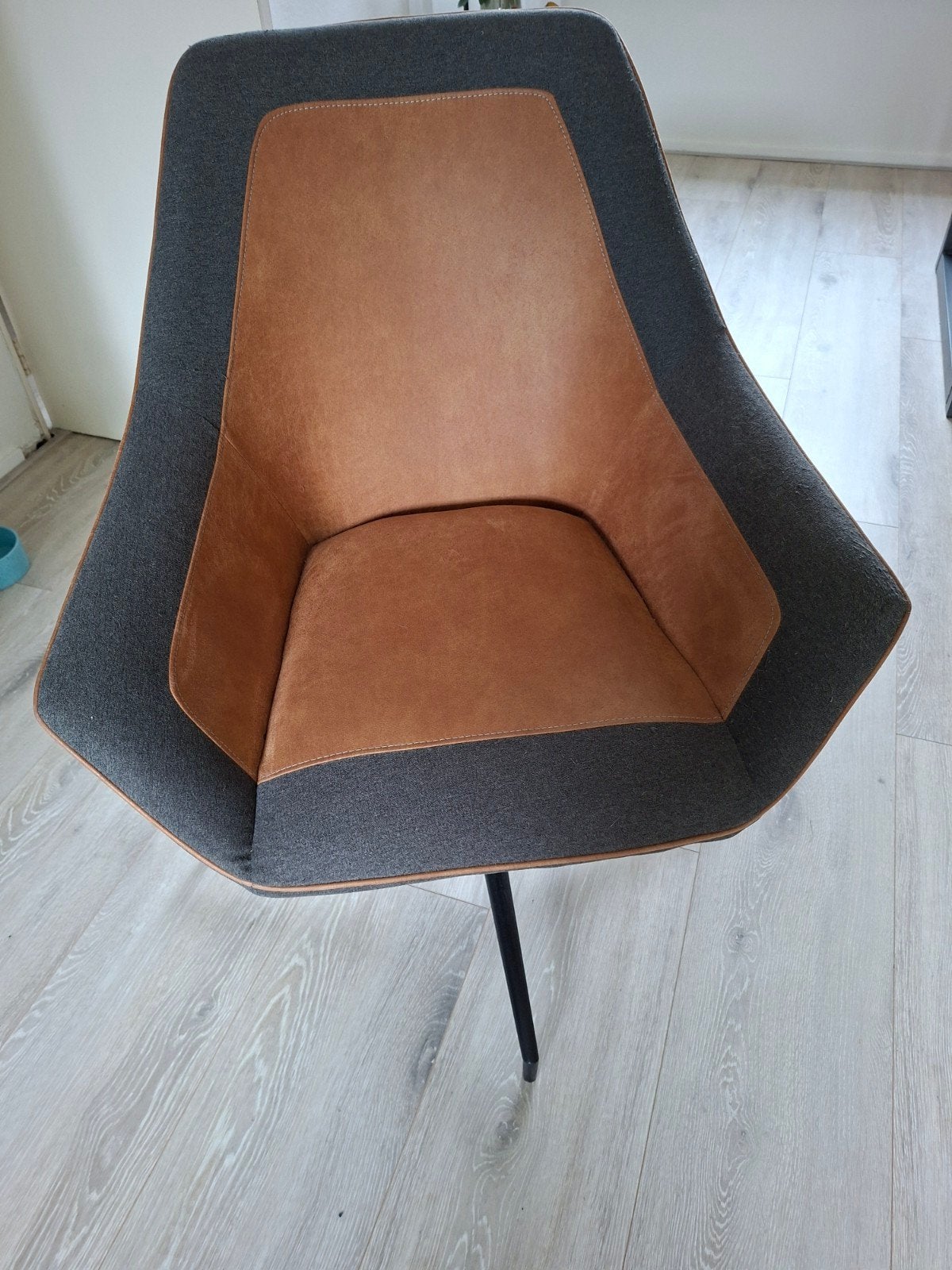 Fauteuil cognac/antraciet in zeer goede staat - Xoon, Ophalen, Zo goed als nieuw, Stof