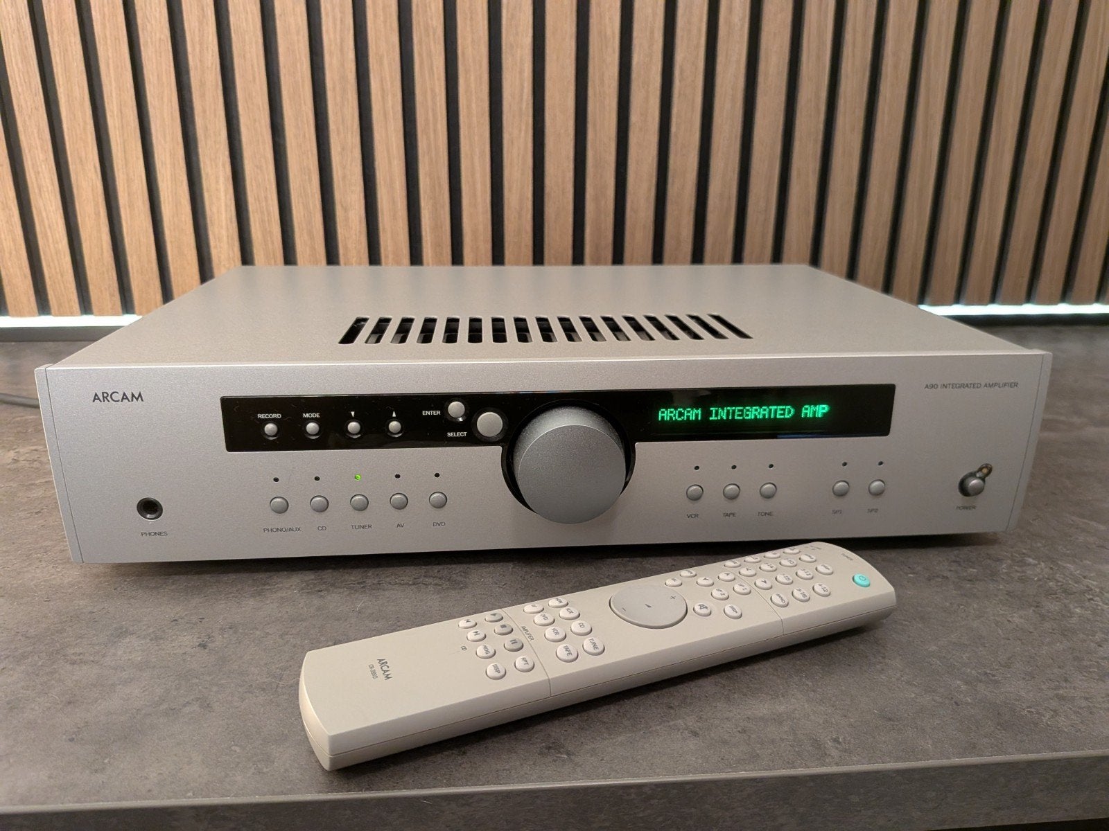 Arcam DiVA A90 – Audiofiele geïntegreerde versterker | Mint, Ophalen of Verzenden, 120 watt of meer, Overige merken