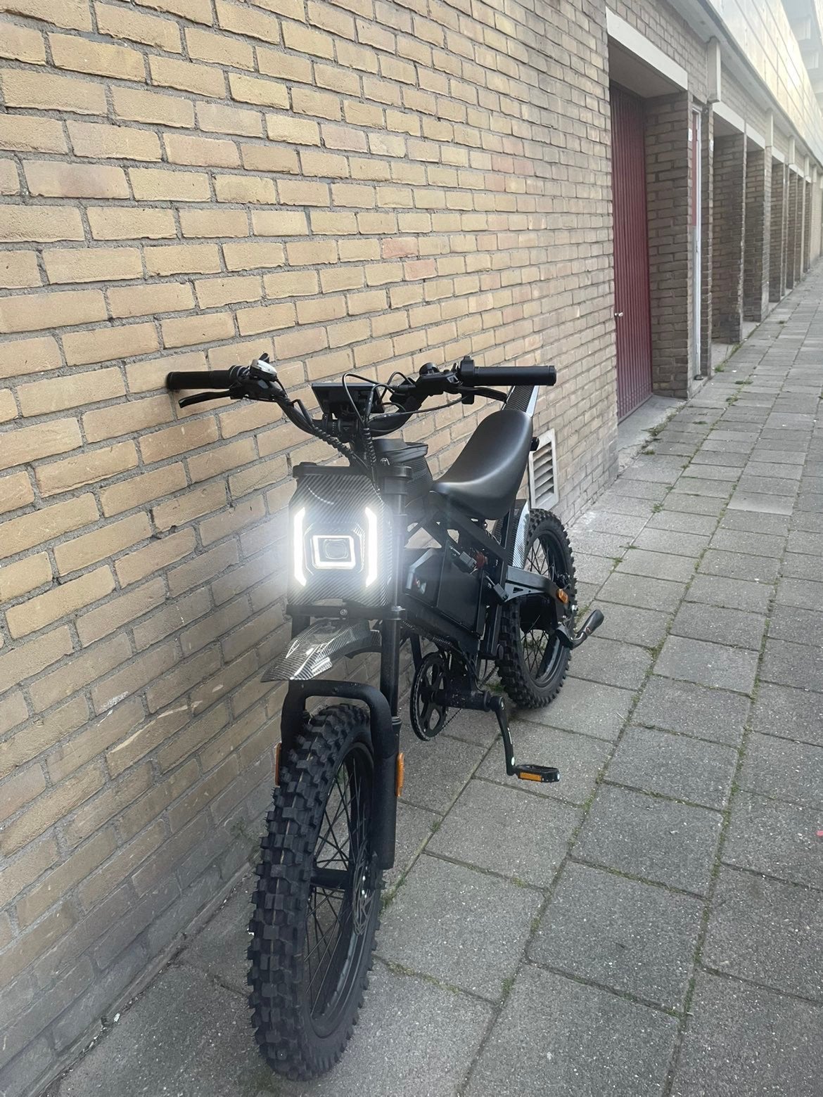 V20 cross, Fietsen en Brommers, Elektrische fietsen, Ophalen of Verzenden, Zo goed als nieuw, 50 km per accu of meer