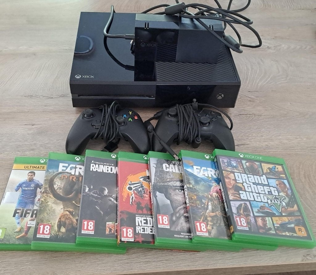 XBox One met 2 controllers en 7 spellen, Spelcomputers en Games, Xbox One, Met 2 controllers, Ophalen of Verzenden, 500 GB