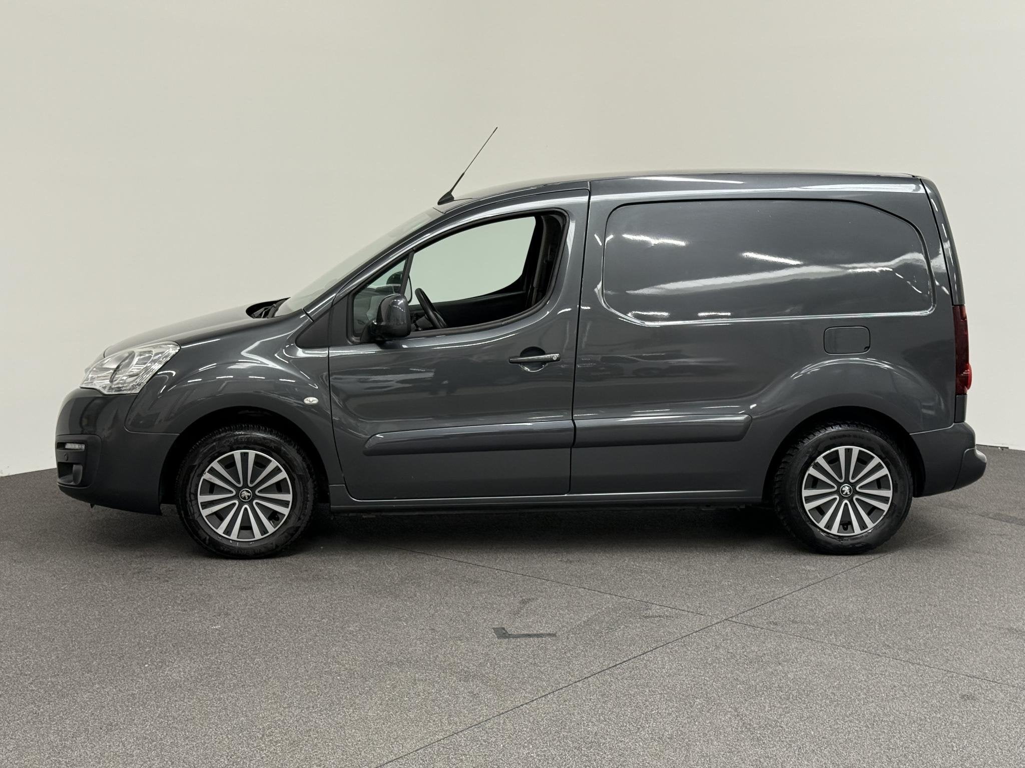Peugeot Partner 120 1.6 BlueHDi 75 L1 XR MARGE Airco Navigat, Voorwielaandrijving, Stof, 680 kg, 4 cilinders