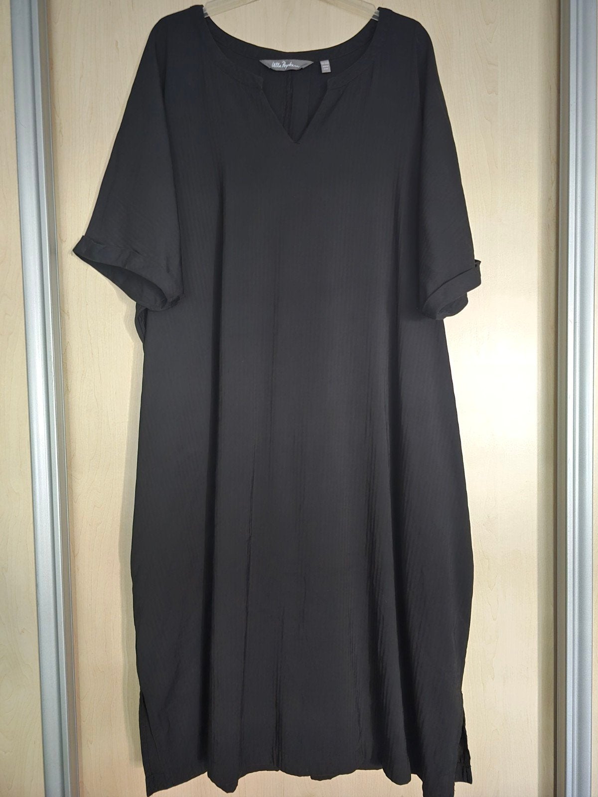 Zwarte midi jurk met V-hals en korte mouwen, Zwart, Maat 46/48 (XL) of groter, Ophalen of Verzenden, Onder de knie