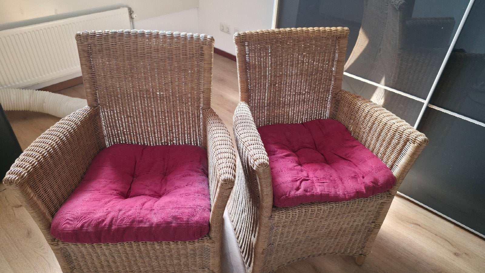 Gratis rieten stoelen inclusief kussens - snel ophalen!, Huis en Inrichting, Stoelen, Ophalen, Gebruikt, Twee, Bruin