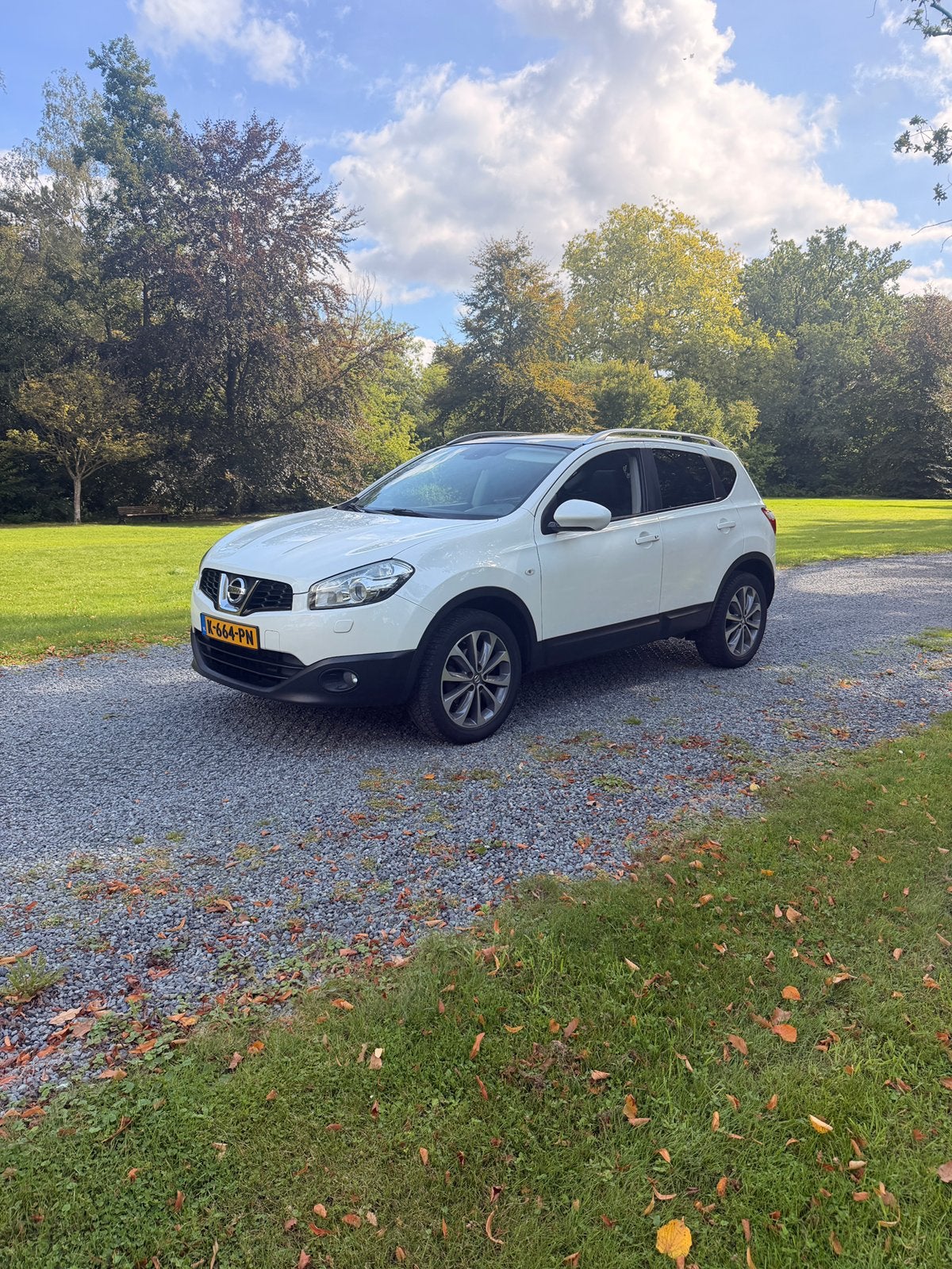 NISSAN QASHQAI 1.6 X-CLUSIVE AUTOMAAT | PANO | APK, Auto's, 4 cilinders, Wit, Bedrijf, 1240 kg