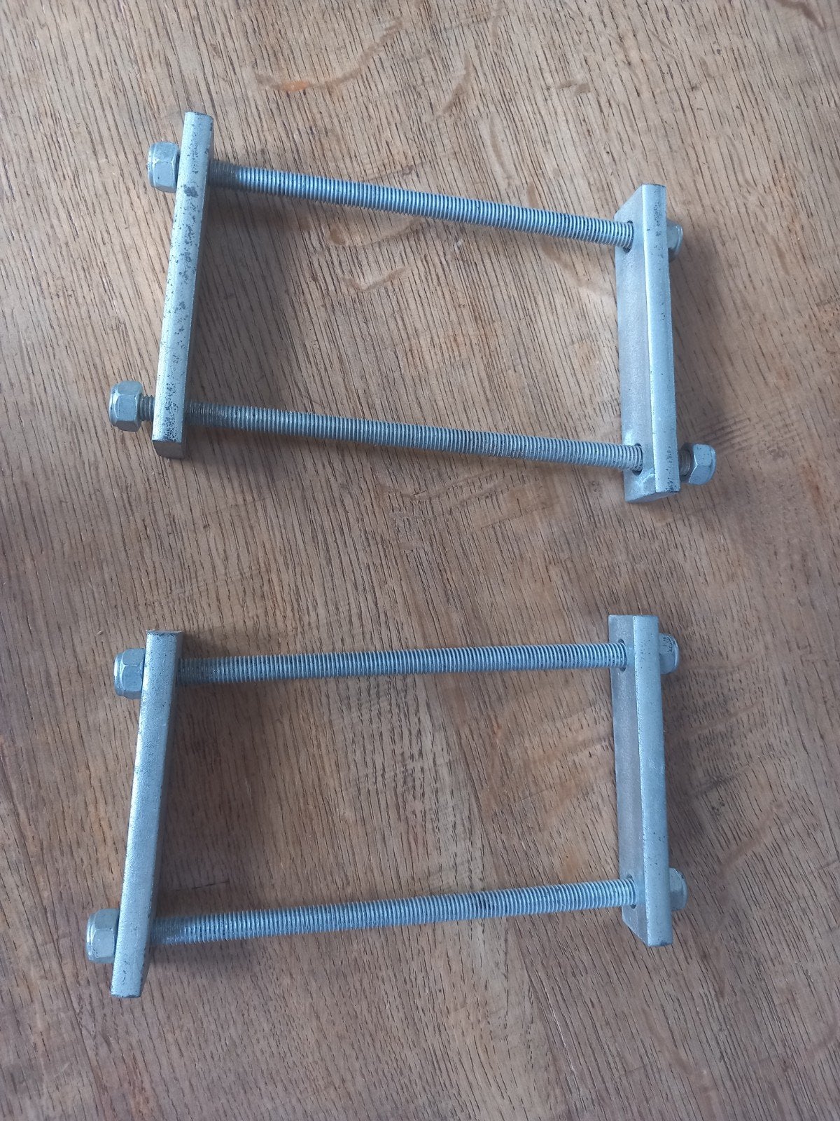 Metalen beugels met schroefdraadstangen en moeren, Ophalen of Verzenden, Gebruikt, 100 tot 250 mm, Overige typen