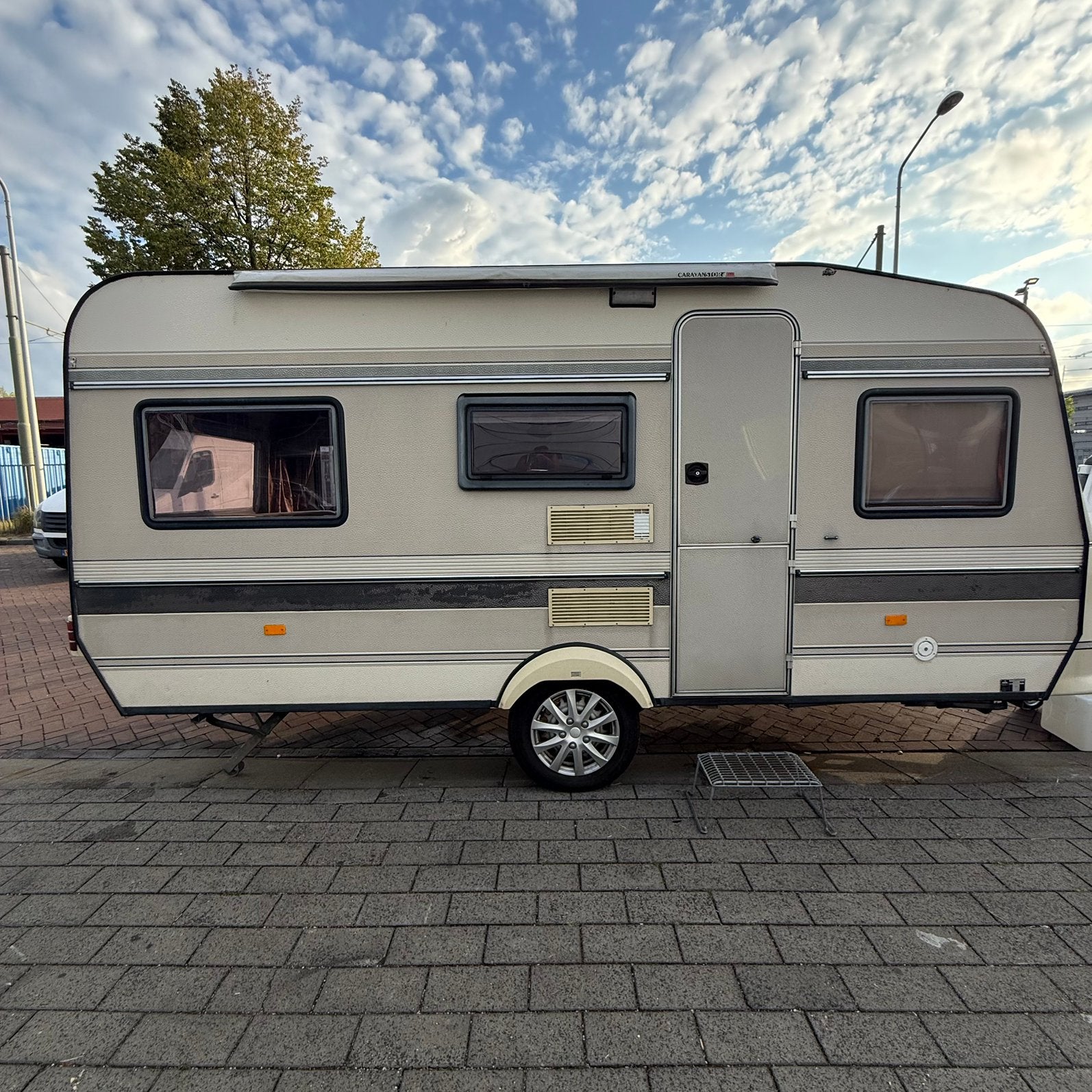 Hobby 460 caravan - Goed onderhouden en compleet, Caravans en Kamperen, Hobby, Omvormbare zithoek, Treinzit, 750 - 1000 kg