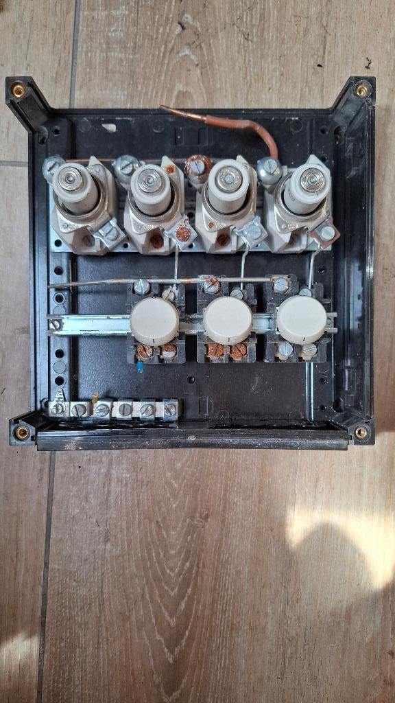 groepenkast stoppenkast 4x16A 500V HAF bakelieten deksel, Ophalen, Zo goed als nieuw, Schakelaar