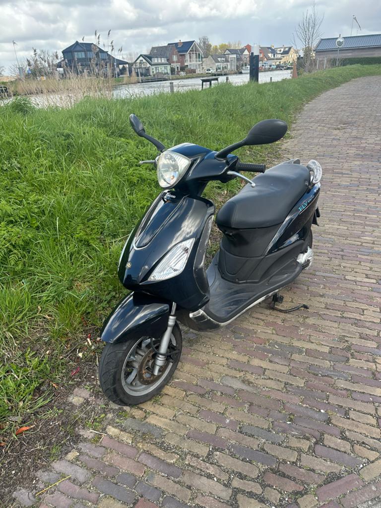 Piaggio Zip/fly Scooter in Zwart . Brommer met geel kenteken, Ophalen, Gebruikt, Benzine, Piaggio