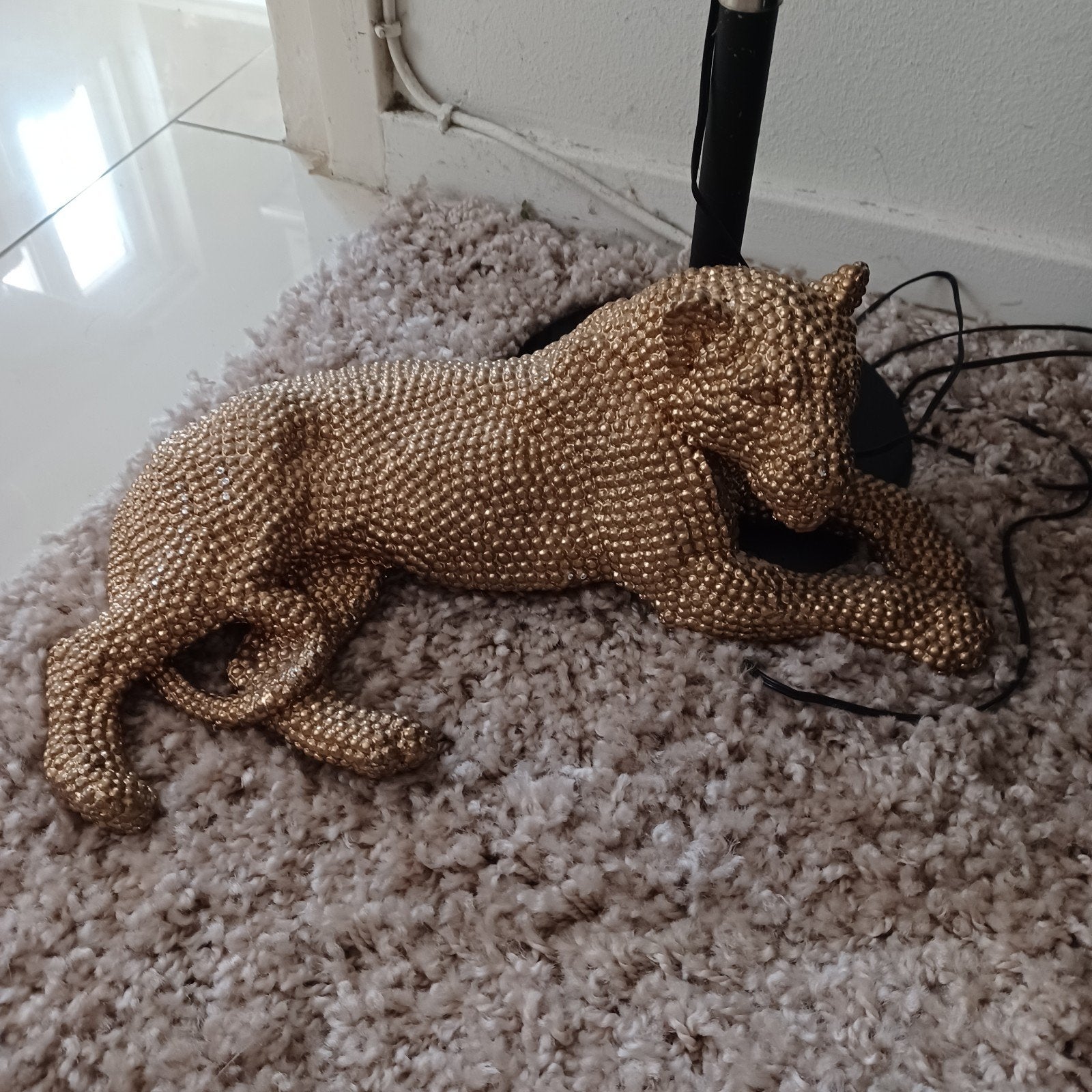 panter goudkleurig beeld 5€, Huis en Inrichting, Woonaccessoires | Overige, Ophalen of Verzenden