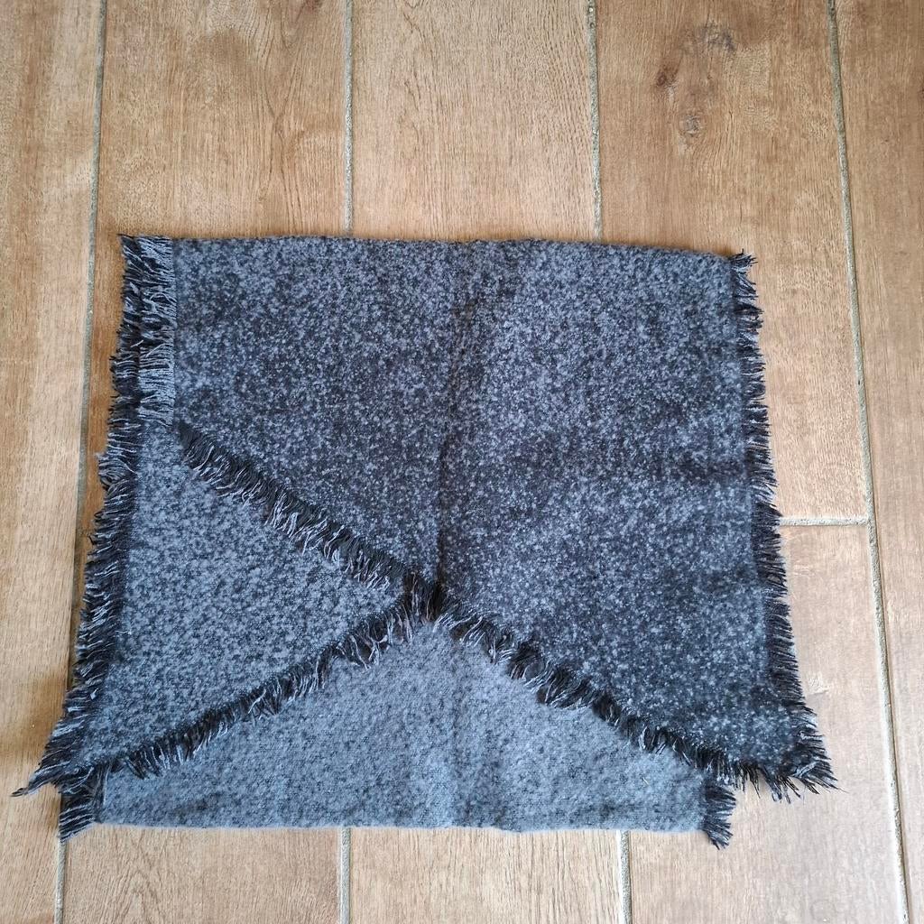 Omslagdoek grijs, Ophalen of Verzenden, Nieuw, Maat 46/48 (XL) of groter, Sjaal