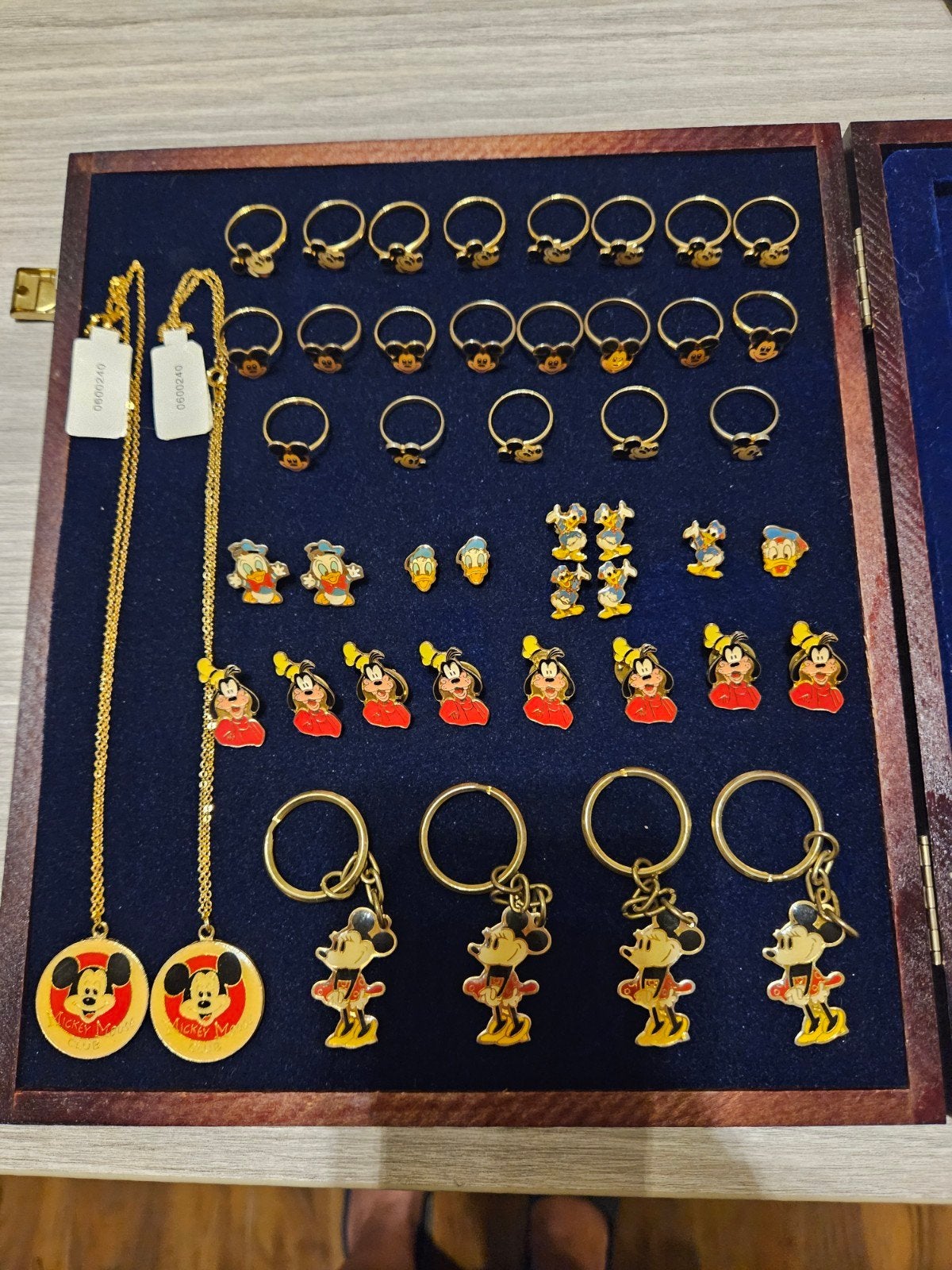 Unieke collectie Disney sieraden Mickey mouse club jaren 80, Verzamelen, Ophalen of Verzenden, Mickey Mouse, Nieuw, Overige typen