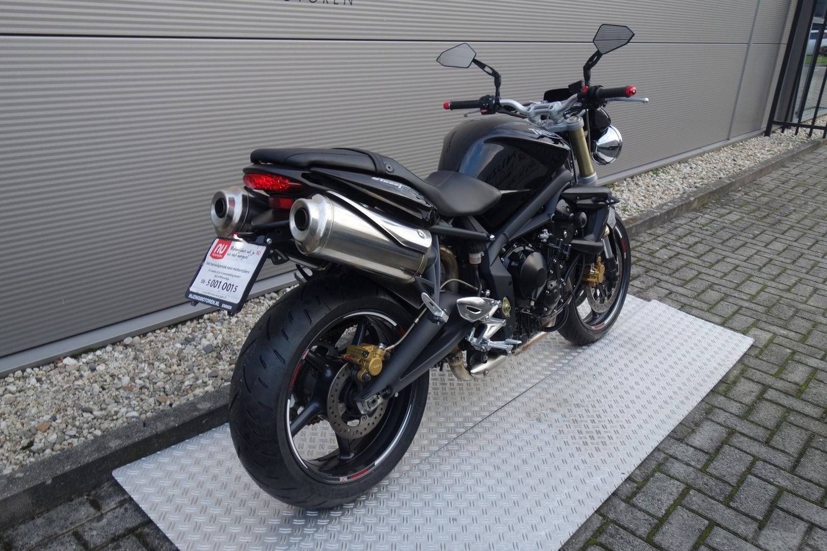 TRIUMPH STREET TRIPLE 675 (bj 2010), 675 cc, Motorrijbewijs A, Bedrijf, Onbekend